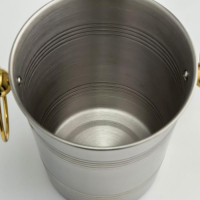 Ведро для льда из нержавеющей стали «Классик», 2,1 л, 20,5×15,5×17 см, золотые ручки, 201 сталь Ведро для льда из нержавеющей стали «Классик», 2,1 л, 20,5×15,5×17 см, золотые ручки, 201 сталь