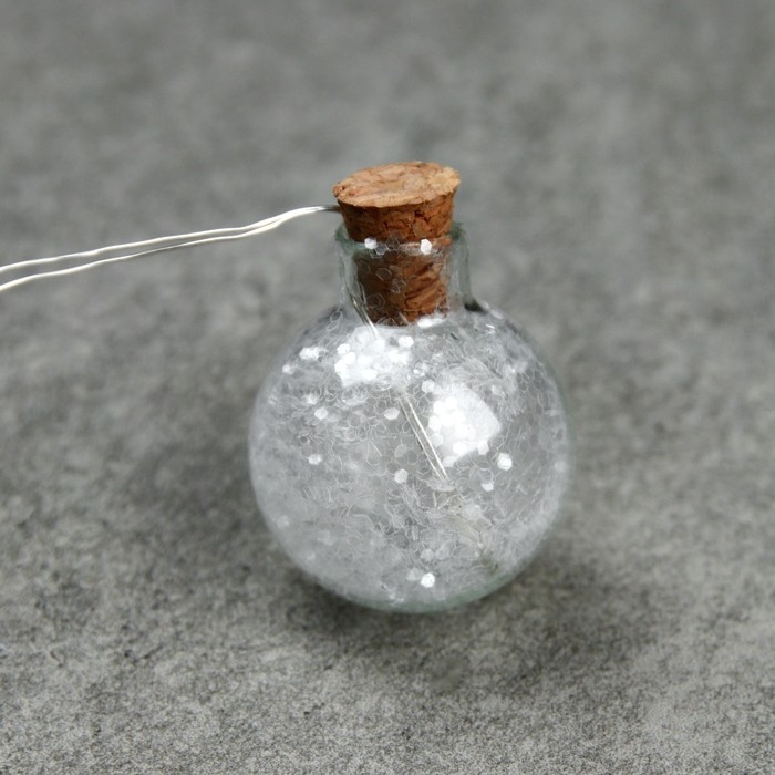 Гирлянда &laquo;Нить&raquo; 1.6 м с насадками &laquo;Шарики с белым конфетти&raquo;, IP20, серебристая нить, 15 LED, батарейки ААх2 (нет в комплекте), свечение белое