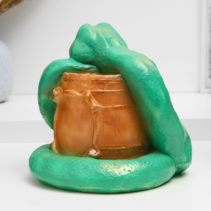 Фигура "Змея на бочке" зеленая, 20х20см