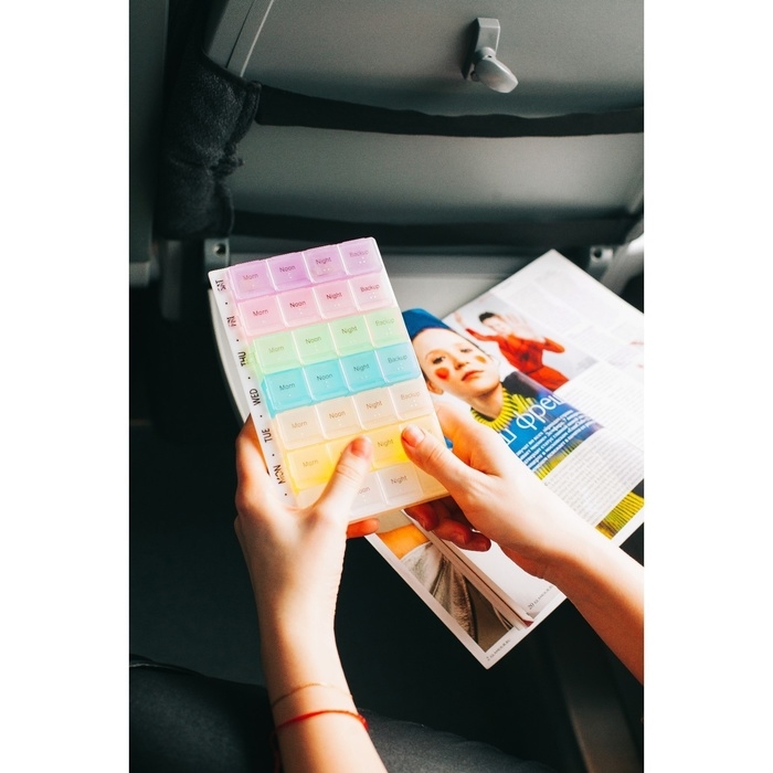 Таблетница - органайзер &laquo;Неделька&raquo;, русские буквы, 18 &times; 11,5 &times; 2,5 см, утро/день/вечер/ночь, 7 контейнеров по 4 секции, цвет разноцветный