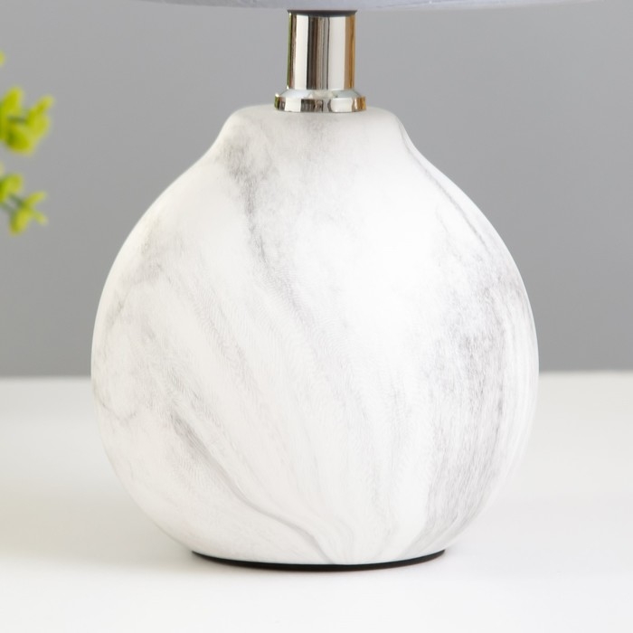 Настольная лампа Настольная лампа "Гуте" 1хE14 белый-серый 15х15х26 см RISALUX