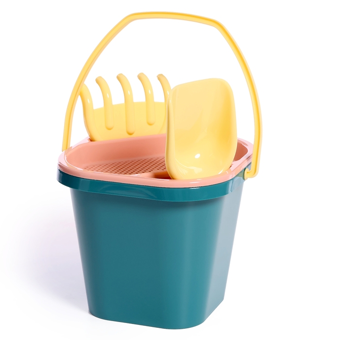 Набор для игры в песке «Изумрудный город»: ведерко, сито, совочек, грабли, 4 формочки Набор для игры в песке «Изумрудный город»: ведерко, сито, совочек, грабли, 4 формочки