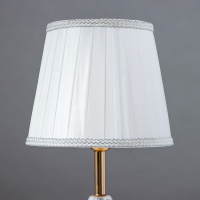 Лампа настольная "Санни" 1х40Вт Е27 золото 19х19х37 см. Лампа настольная "Санни" 1х40Вт Е27 золото 19х19х37 см.