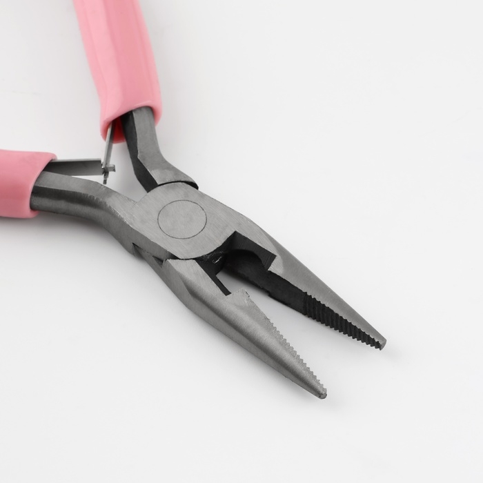 Тонкогубцы с зазубринами, для рукоделия, 12,5 × 6,5 см, цвет серебряный/розовый Тонкогубцы с зазубринами, для рукоделия, 12,5 × 6,5 см, цвет серебряный/розовый