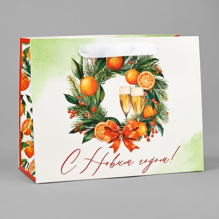 Пакет подарочный новогодний ламинированный &laquo;Новогодний венок&raquo;, мандарины, MS 18 х 23 х 10 см, Новый год