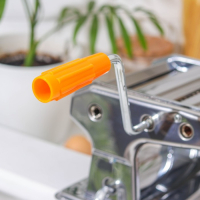 Лапшерезка с функцией раскатывания теста Доляна, 6 настроек толщины теста, ширина лапши 2 и 5 мм Лапшерезка с функцией раскатывания теста Доляна, 6 настроек толщины теста, ширина лапши 2 и 5 мм