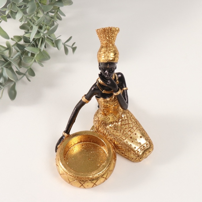 Сувенир полистоун подсвечник "Африканка Рудо в золотом платье у чаши" d=4 см 10х12х15 см