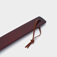 Ложка для обуви деревянная, с петелькой, 30&times;4 см, цвет коричневый