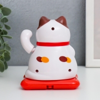 Маятник пластик от солнечной батареи "Кот манэки-нэко" пятнистый 9,5х10х9,5 см