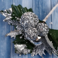 Декор "Зимние грезы" серебряные шары листья веточки, 16 см