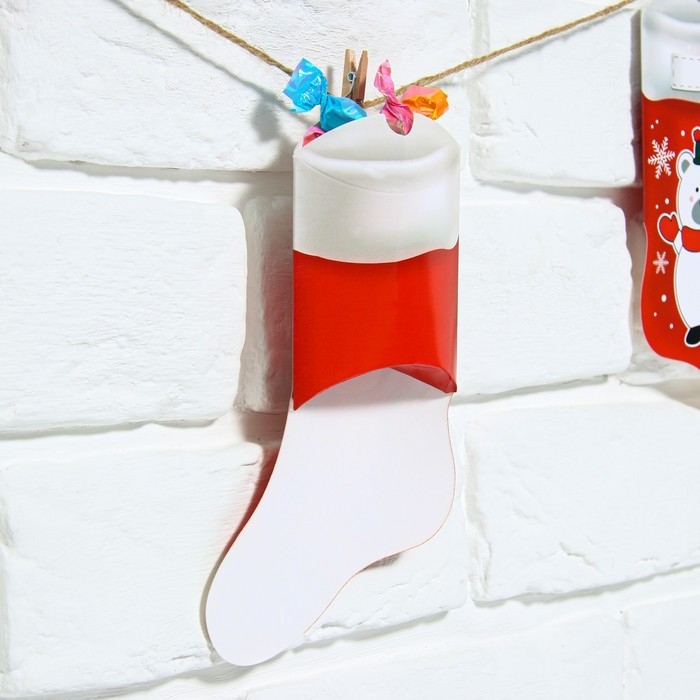 Гирлянда с прищепками новогодняя &laquo;Новогодние носочки&raquo;, на Новый год, красная, длина 1.5 м.