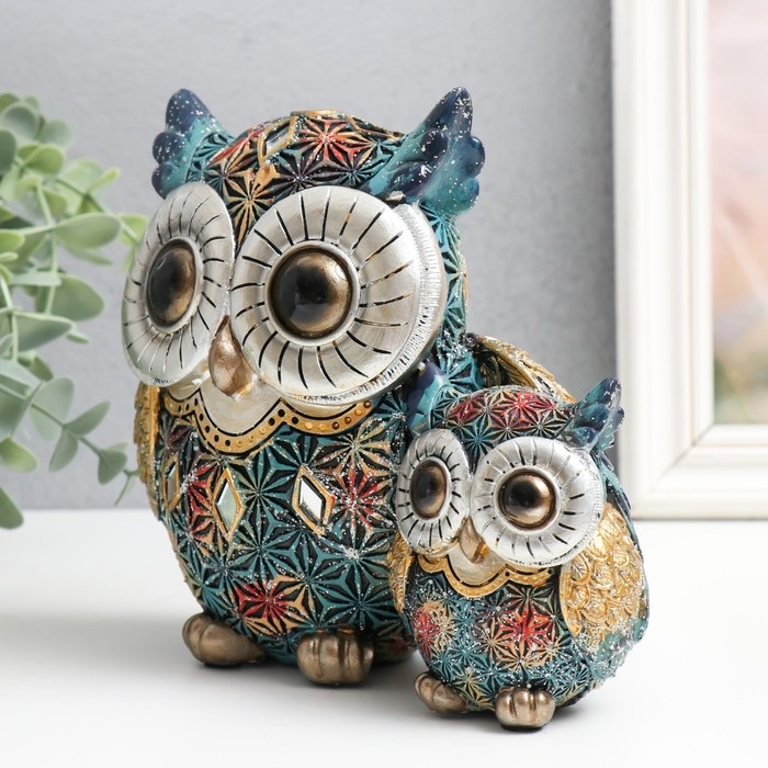 Сувенир полистоун "Филин с совёнком, сине-красные снежинки" блёстки 16,5х8х16 см