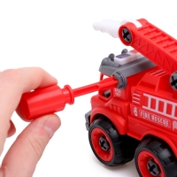 Конструктор винтовой «Пожарная машина», с отвёрткой, 31 деталь Конструктор винтовой «Пожарная машина», с отвёрткой, 31 деталь