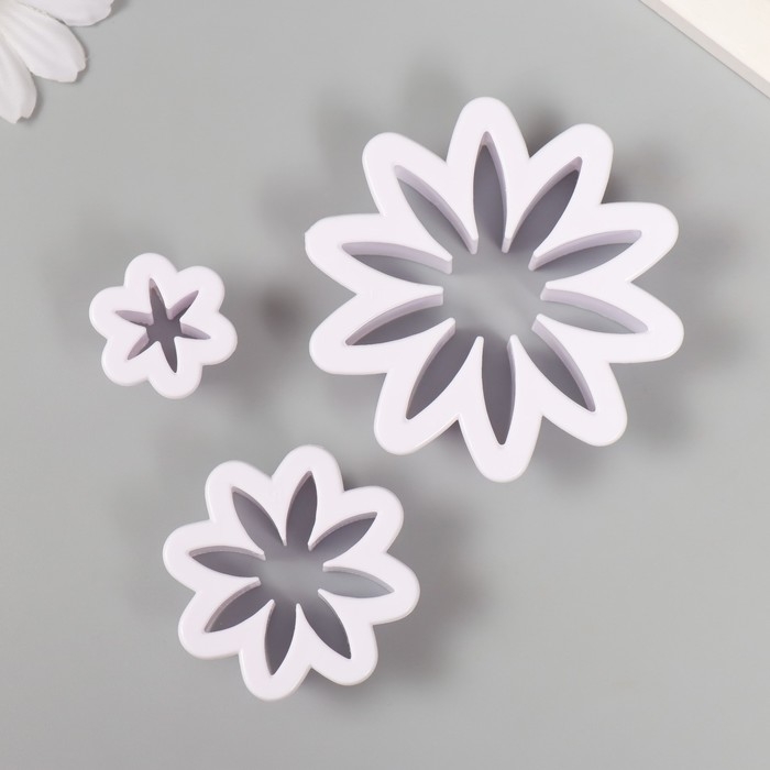 Каттеры для полимерной глины Каттеры для полимерной глины "Ромашки" набор 3 шт d=2,7, 4,7 и 7,1 см