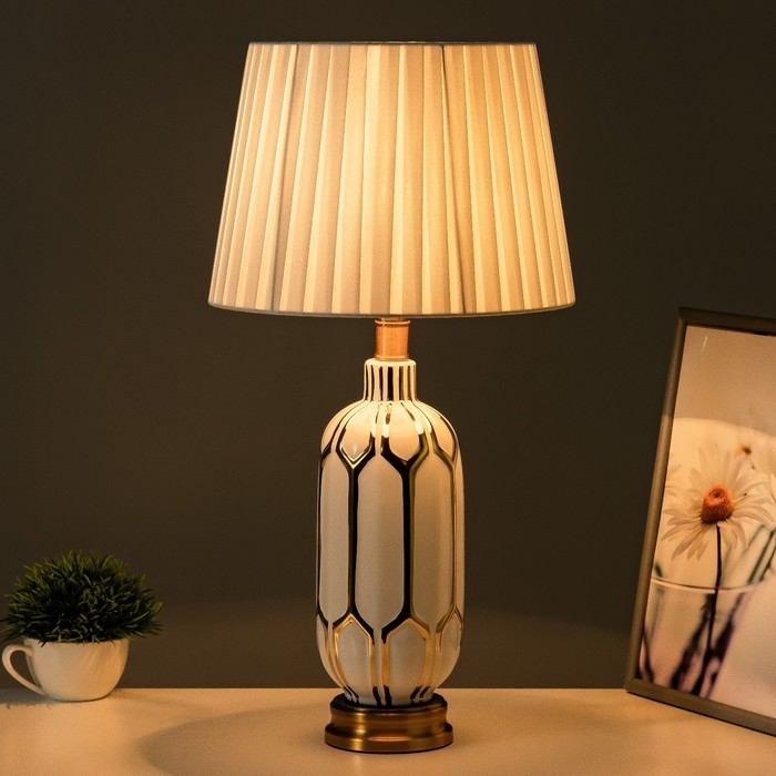 Настольная лампа "Армандо" Е27 40Вт бело-золотой 28х28х55 см RISALUX