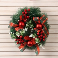 Венок новогодний d-24 см "Яркая сказка" зелень ягоды Венок новогодний d-24 см "Яркая сказка" зелень ягоды