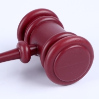 Карнавальный аксессуар «Молоток судьи» Карнавальный аксессуар «Молоток судьи»