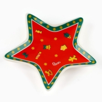 Новый год. Подставка керамическая под чайный пакетик «Пряничные человечки», 8.7 х 8.7 см, цвет красный Новый год. Подставка керамическая под чайный пакетик «Пряничные человечки», 8.7 х 8.7 см, цвет красный