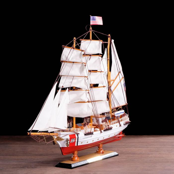 Корабль сувенирный «Проводник», 3 мачты, белый борт, чёрная подставка, белые паруса Корабль сувенирный «Проводник», 3 мачты, белый борт, чёрная подставка, белые паруса