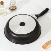 Сковорода «Традиция», 26×6 см, пластиковая ручка, стеклянная крышка, антипригарное покрытие, цвет чёрный Сковорода «Традиция», 26×6 см, пластиковая ручка, стеклянная крышка, антипригарное покрытие, цвет чёрный