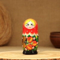 Матрёшка «Земляничка», красный платок, 3 кукольная, 10-12 см Матрёшка «Земляничка», красный платок, 3 кукольная, 10-12 см