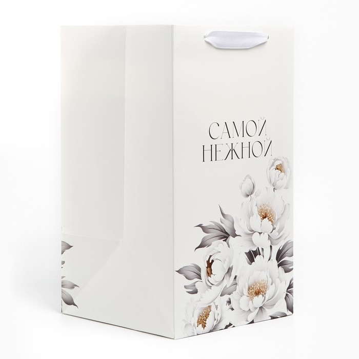 Переноска для цветов с вкладышем для фиксации, «Самой нежной», белый, 35 х 20 х 20 см Переноска для цветов с вкладышем для фиксации, «Самой нежной», белый, 35 х 20 х 20 см