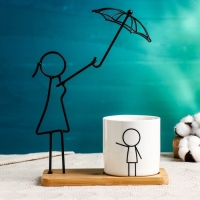 Горшок "Семья" на деревянной подставке, 27х20х10см Горшок "Семья" на деревянной подставке, 27х20х10см