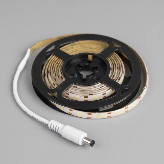 Светодиодная лента Luazon Lighting с датчиком движения 2 м, IP65, SMD2835, 60 LED/м, 4хААА, 3000К Светодиодная лента Luazon Lighting с датчиком движения 2 м, IP65, SMD2835, 60 LED/м, 4хААА, 3000К