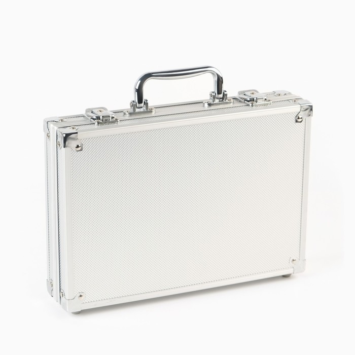 Покер в металлическом кейсе (карты 2 колоды,фишки 200 шт с/номиналом,5 кубиков), 20.5 х 29 см Покер в металлическом кейсе (карты 2 колоды,фишки 200 шт с/номиналом,5 кубиков), 20.5 х 29 см