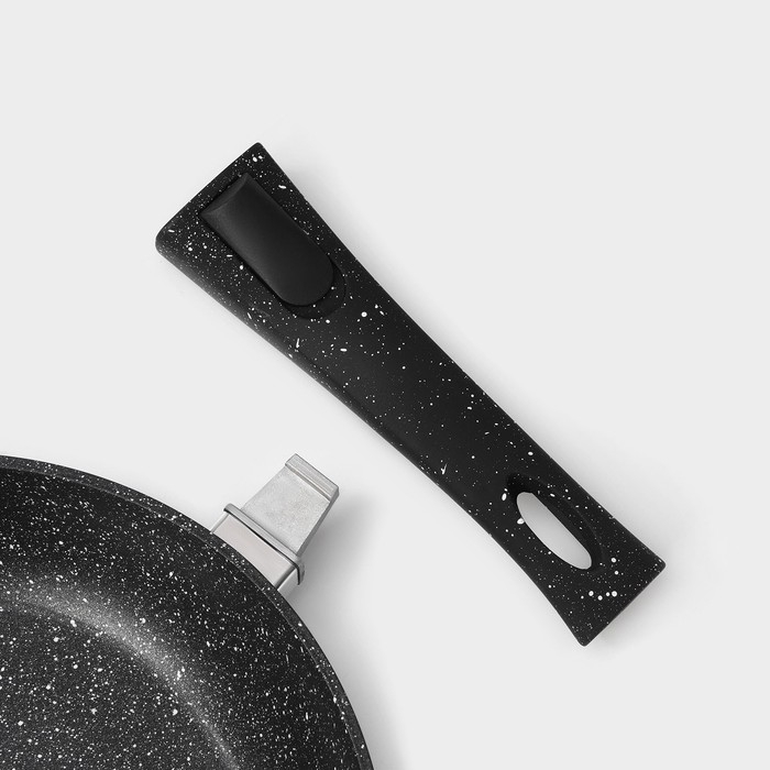 Сковорода кованая Magistro Dark, d=24 см, съёмная ручка soft-touch, антипригарное покрытие, индукция, цвет чёрный Сковорода кованая Magistro Dark, d=24 см, съёмная ручка soft-touch, антипригарное покрытие, индукция, цвет чёрный