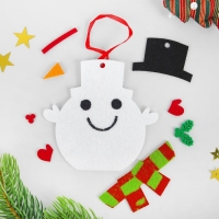 Набор для творчества - создай ёлочное украшение из фетра &laquo;Снеговичок в шапочке&raquo;