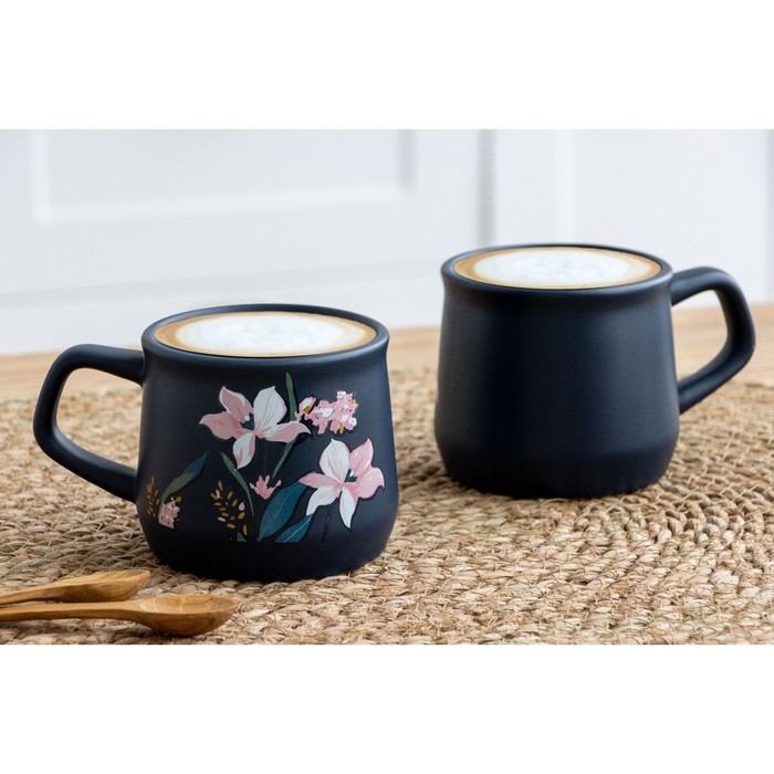 Кружка керамическая &laquo;Цветы&raquo;, 380 мл, цвет синий