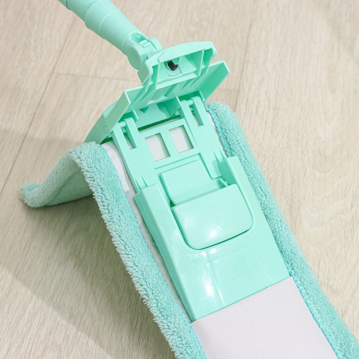 Швабра для мытья пола плоская Доляна, насадка из микрофибры 40&times;10 см, телескопическая стальная ручка 68(122) см