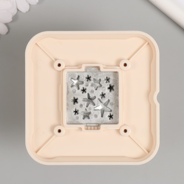 Дырокол фигурный рисунок 3,8х3,8 см "Россыпь звёзд" 6.1х6,1х4,1 см