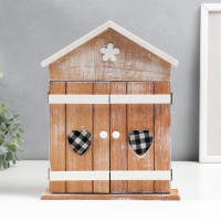 Ключница дерево 6 крючков "Дом со ставнями-сердечками" 29,5х22,5х6 см Ключница дерево 6 крючков "Дом со ставнями-сердечками" 29,5х22,5х6 см