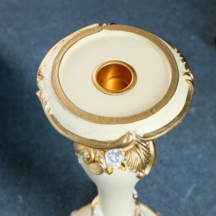 Подсвечник Подсвечник "С резным квадратным основанием", ваниль/золото 12х12х27 см, для свечи d=2