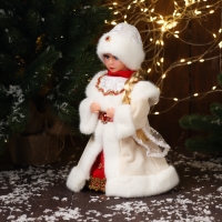 Снегурочка "В шубке, с ремешком и косой" двигается, 30х15 см, бежевый Снегурочка "В шубке, с ремешком и косой" двигается, 30х15 см, бежевый