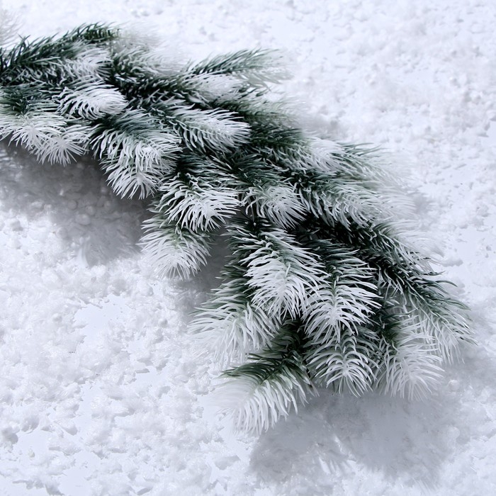 Декор &laquo;Ветвь густой ели&raquo;