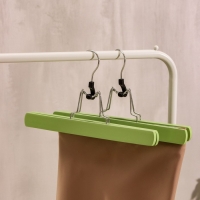 Вешалки для брюк и юбок LaDо́m Brillant, 30&times;17&times;2,4 см, 2 шт, деревянные, цвет фисташковый