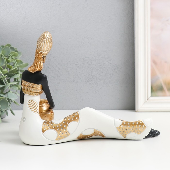 Сувенир полистоун "Африканская красавица с кувшином" бело-золотой 24,5х9,5х19 см