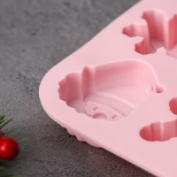 Форма для выпечки новогодняя Доляна &laquo;Новогодние подарки&raquo;, силикон, 20&times;12,7&times;1,7 см, 14 ячеек, цвет розовый