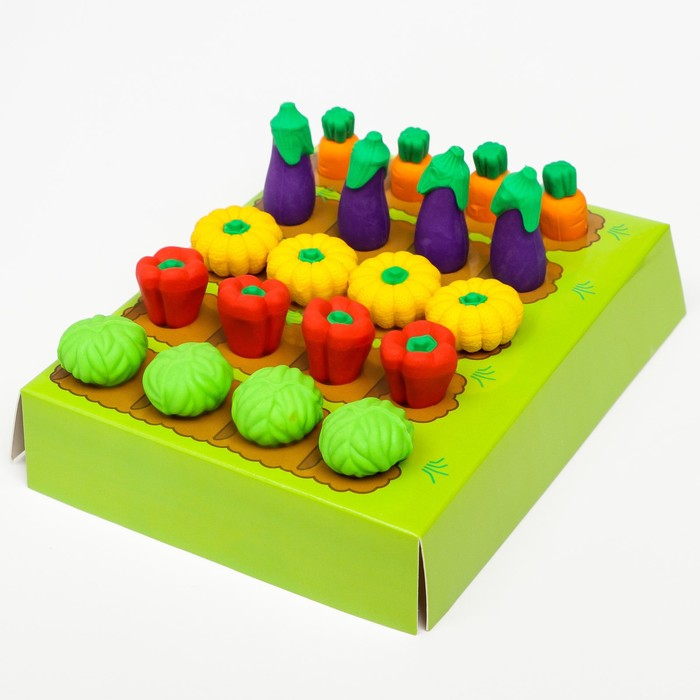 Обучающий набор &laquo;Мой весёлый огород&raquo;, 40 фигурок, карточки, объёмное поле, по методике Монтессори, Синий трактор