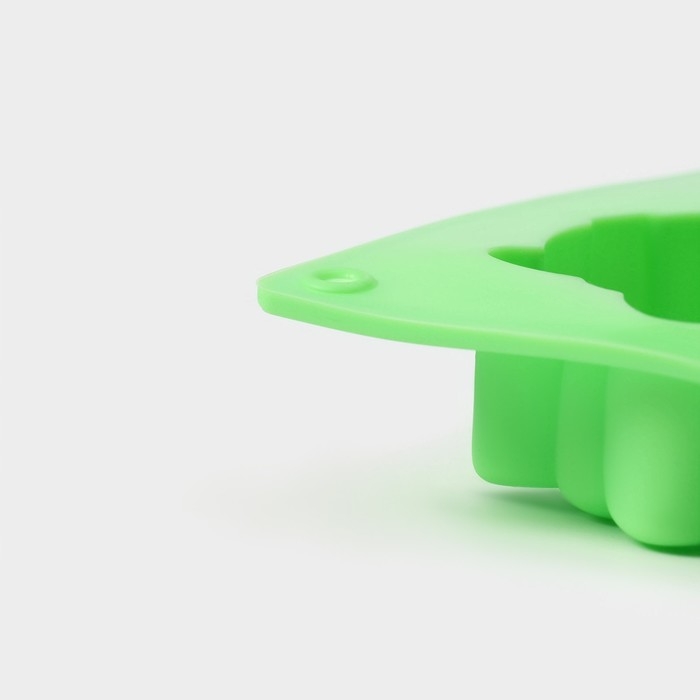 Форма для выпечки новогодняя Доляна «Новый год», силикон, 27×17×2 см, 6 ячеек, цвет зелёный Форма для выпечки новогодняя Доляна «Новый год», силикон, 27×17×2 см, 6 ячеек, цвет зелёный