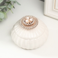 Шкатулка керамика "Круг со стразами и жемчужиной" 7,7х7,7х6 см Шкатулка керамика "Круг со стразами и жемчужиной" 7,7х7,7х6 см