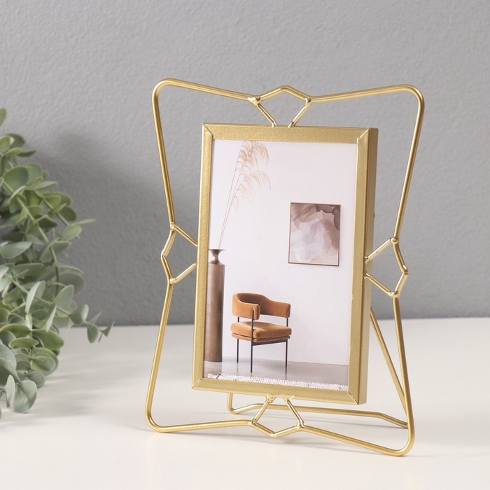 Фоторамка металл на 1 фото 10х15 см Фоторамка металл на 1 фото 10х15 см "Необычная геометрия" золото 16,7х20,5 см