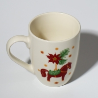 Кружка керамическая с ложкой &laquo;Новогодние игрушки&raquo;, 310 мл, цвет белый