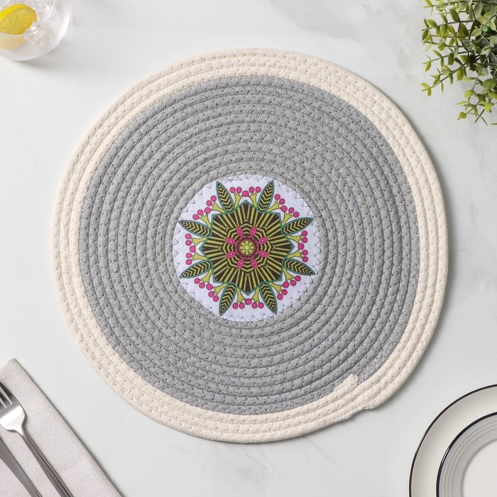 Салфетка сервировочная на стол Доляна &laquo;Мира&raquo;, d=38 см, цвет серый, рисунок МИКС