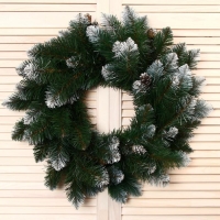 Венок "Интерьерный" белоснежный (шишки серебро) 55 см Венок "Интерьерный" белоснежный (шишки серебро) 55 см