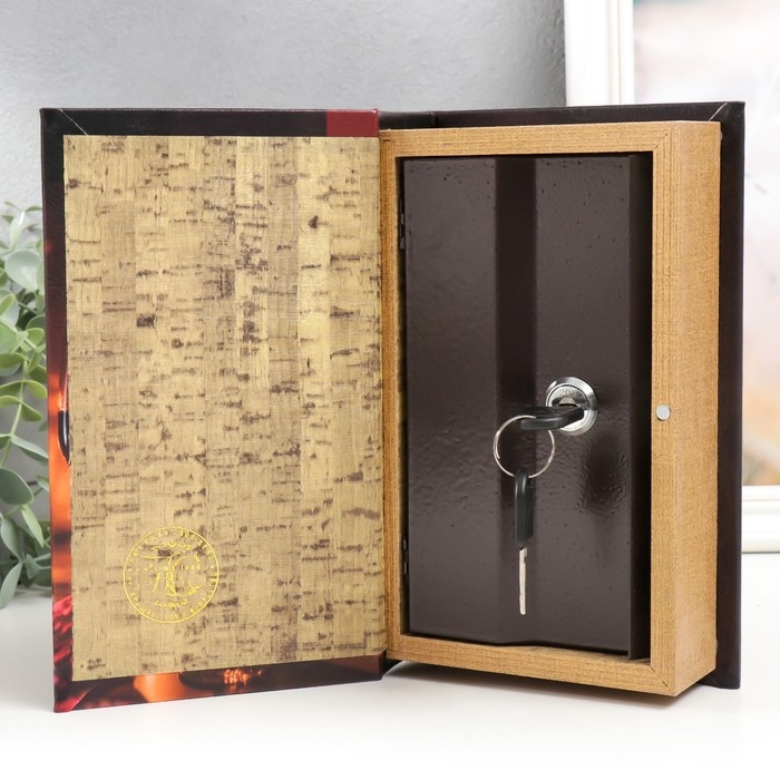 Сейф-книга дерево кожзам Сейф-книга дерево кожзам "Искусство вина" 21х13х5 см