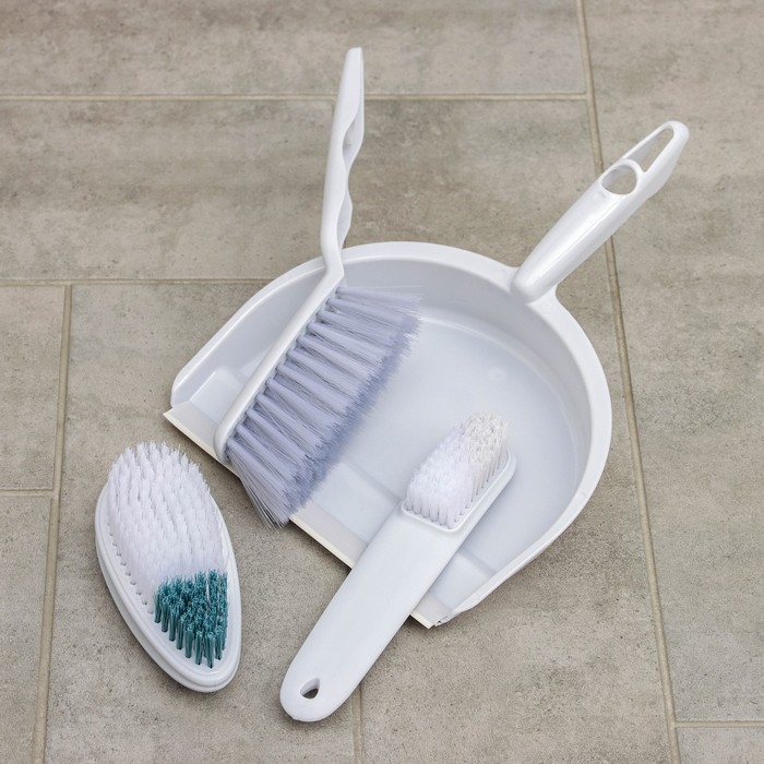 Щётки для уборки, набор из 4 предметов: совок, щётка-сметка, 2 универсальные щётки Щётки для уборки, набор из 4 предметов: совок, щётка-сметка, 2 универсальные щётки